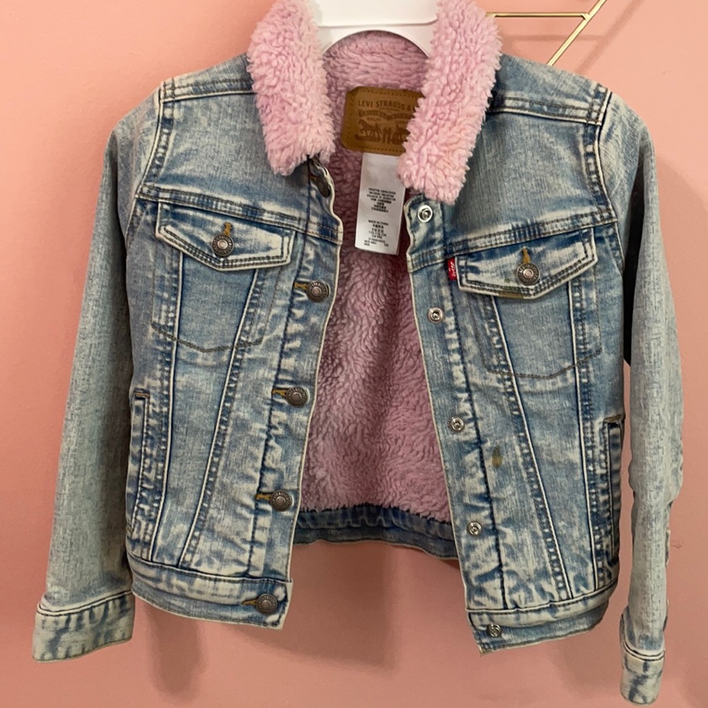 Levis girls jean jacket with pink like sherpa